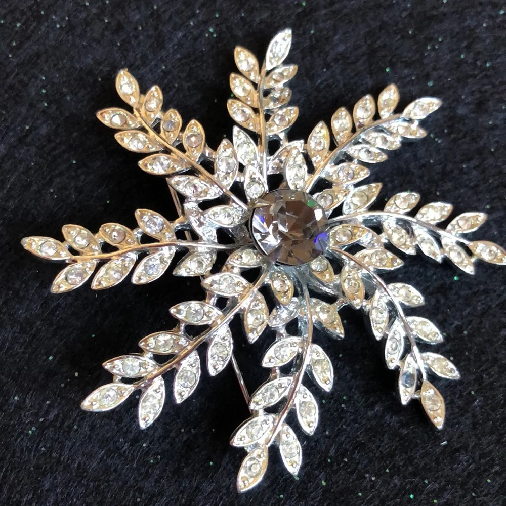 Brooch - Picture 3 of 3